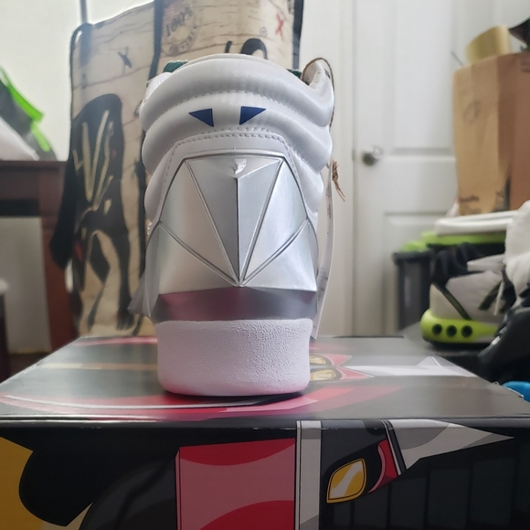 POWER RANGERS X WMNS FREESTYLE HIGH 'PTERODACTYL ZORD' - Picture 4 of 7